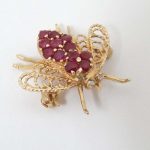 A 14k gold brooch formed as a bee